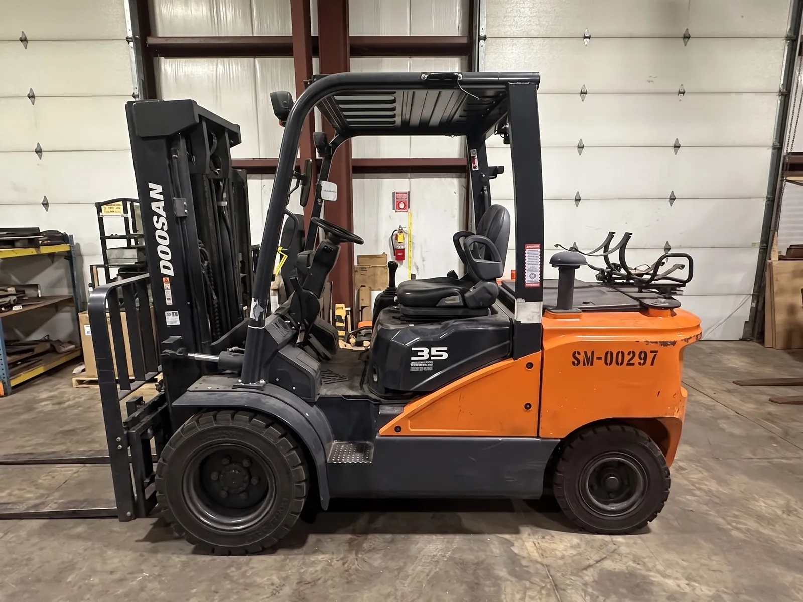 Used Doosan 35 pneumatic-tire forklift for sale in Baltimore, MD